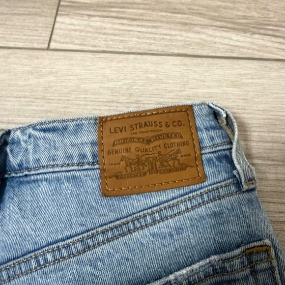 Levi’s Wedgie Straight Jeans – Premium – Light Wash – Size 25 - Picture 3 of 5